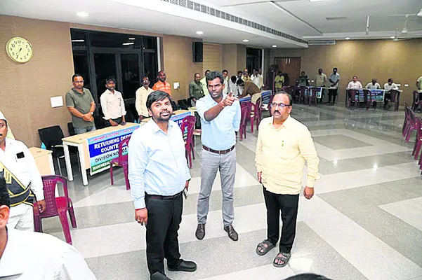 నామినేషన్ల స్వీకరణలో అప్రమత్తంగా ఉండాలి  