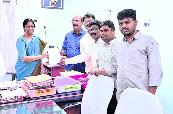 సమ్మె విజయవంతం చేయండి