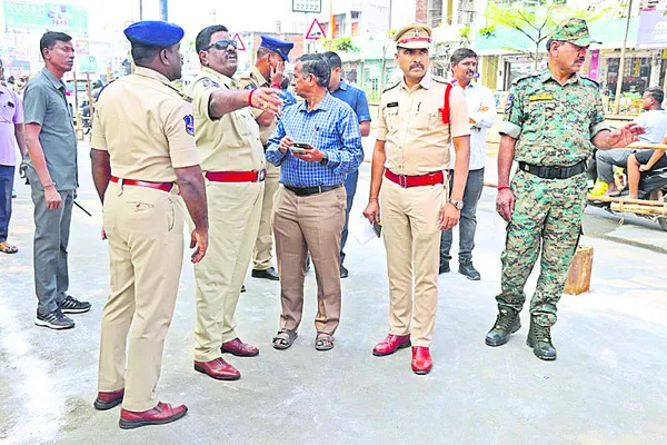 ఇద్దరిని మాత్రమే అనుమతించాలి: అదనపు ఎస్పీ