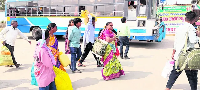 దారులన్నీ మేడారం వైపే.. 