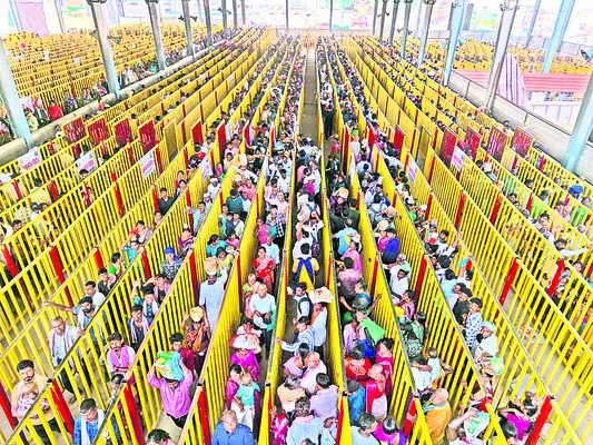 అమ్మవార్లకు మొక్కలు