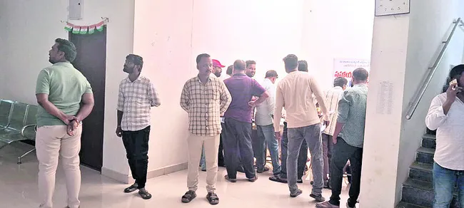 ఆశావహుల సందడి.. 
