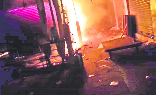 స్వీట్‌ హోమ్‌లో అగ్నిప్రమాదం 
