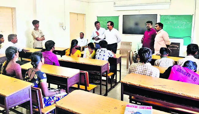 ఫెయిల్‌ భయంతోనే వెళ్లిపోయారు