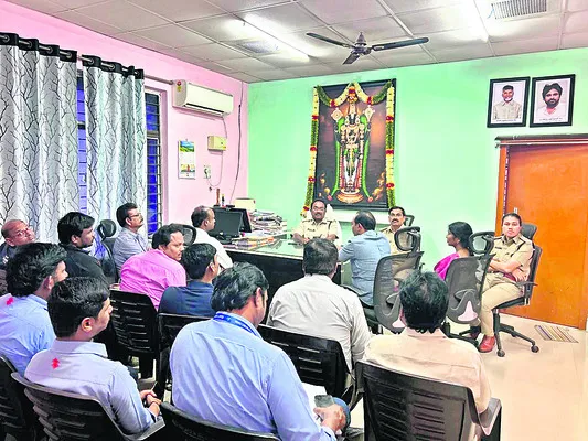 అధిక చార్జీలపై చర్యలు తప్పవు