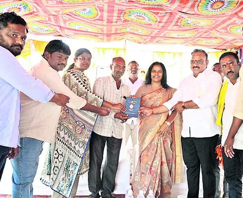 ప్రజల ముంగిటకే రెవెన్యూ సేవలు 