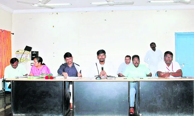 వెనకబడిన విద్యార్థులపై ప్రత్యేక శ్రద్ధ