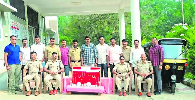 చోరీ కేసులో నిందితుల అరెస్ట్‌ 