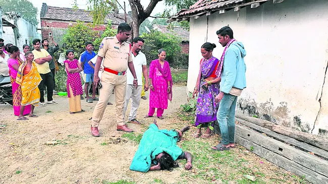 భార్యపై గొడ్డలితో దాడి