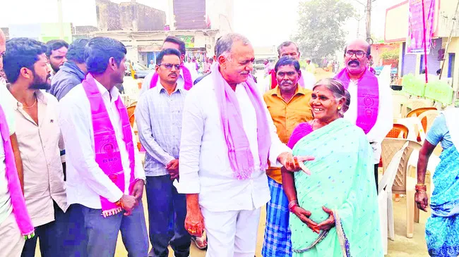 సమస్యలు తెలుసుకునేందుకు బస్తీబాట