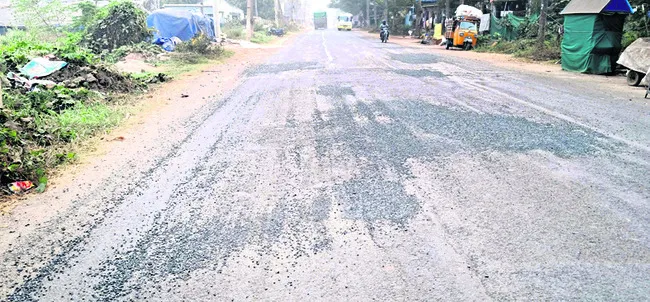 నాణ్యత లేని ప్యాచ్‌ వర్కులు 