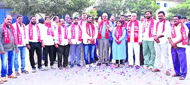 కార్మిక సంఘాలకు ప్రాధాన్యం ఇవ్వాలి