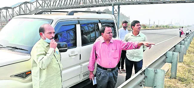 చెత్త పేరుకుపోతుంటే ఏం చేస్తున్నారు? 