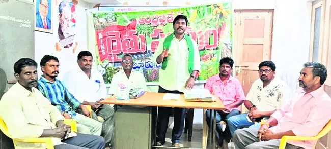 కౌలు రైతుల రక్షణకు చట్టం తేవాలి 