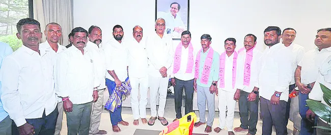 హరీశ్‌ సమక్షంలో బీఆర్‌ఎస్‌లో చేరిక