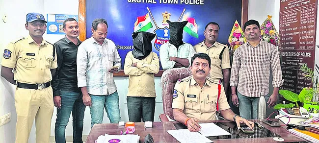 హత్య కేసులో ఇద్దరు నిందితుల అరెస్ట్‌