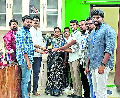 రాష్ట్రస్థాయి పోటీలలో డీసీసీ బ్యాంక్‌ ఉద్యోగుల సత్తా 