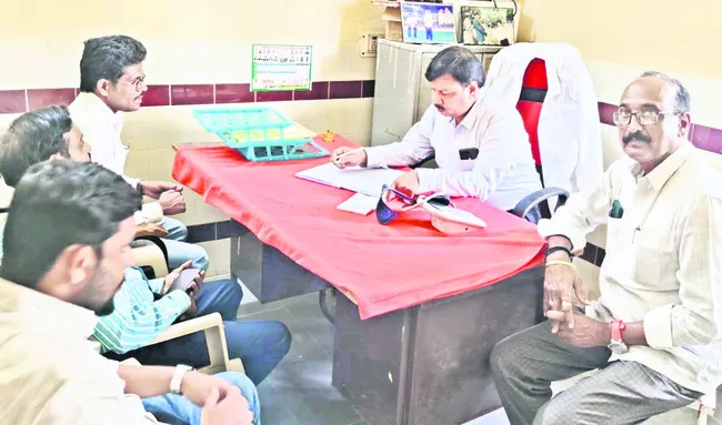 వైద్యసేవల్లో నిర్లక్ష్యం వహించొద్దు 