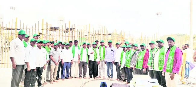 ఆదివాసీ చిత్రాలపై పునఃపరిశీలించాలి