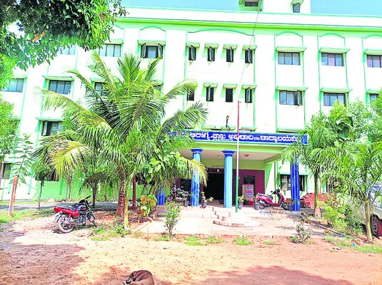 ఆశ వర్కర్ల ఆకలి కేకలు 