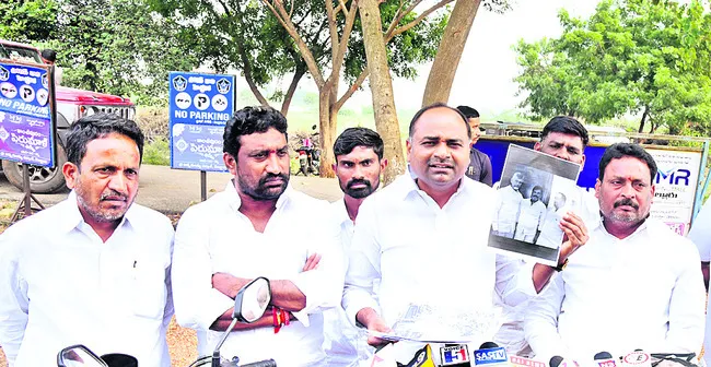 పిన్నెల్లి సోదరులకు జైల్లోనూ వేధింపులు 