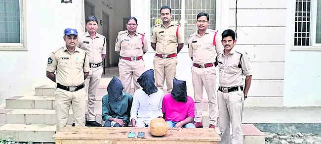 2 కేజీల గంజాయి పట్టివేత 
