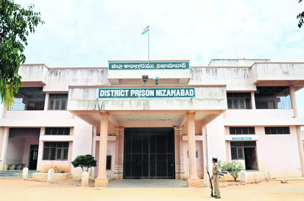 జిల్లా జైల్లో పర్యవేక్షణ గాలికి..