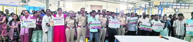 రోడ్డు భద్రతపై అవగాహన ఉండాలి 