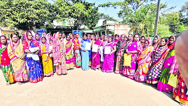 బ్యాంకు రుణమాఫీ చేయాలని వినతి 