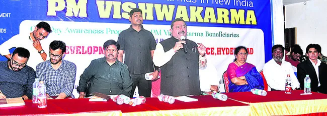 పారిశ్రామికవేత్తలుగా ఎదగాలి 