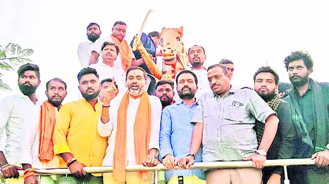 నిందితులను తక్షణమే అరెస్టు చేయాలి