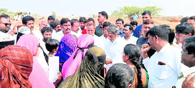 పేదల ఇళ్ల పట్టాలపై తమ్ముళ్ల ‘నకిలీ’ముద్ర!