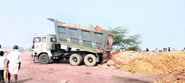విచ్చలవిడిగా మట్టి తవ్వకాలు 
