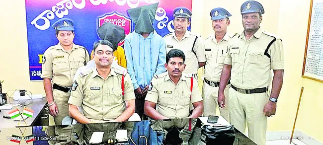 చోరీ బాటలో దంపతులు