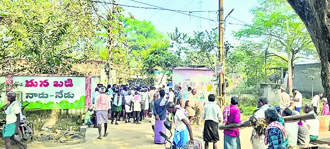  ● యూరియా అందక ఆందోళన 