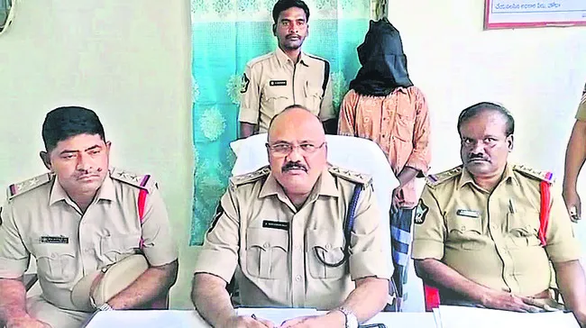 హత్య కేసును చేధించిన పోలీసులు 