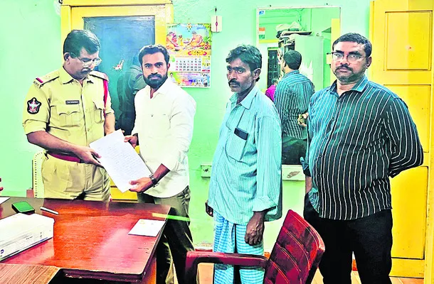 ప్లెక్సీ చించిన వారిపై చర్యలు తీసుకోండి   