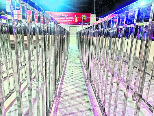 ముక్కంటి.. కనవేంటి?