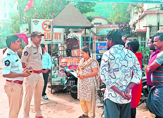 35 మంది వాహన చోదకులకు జరిమానా 