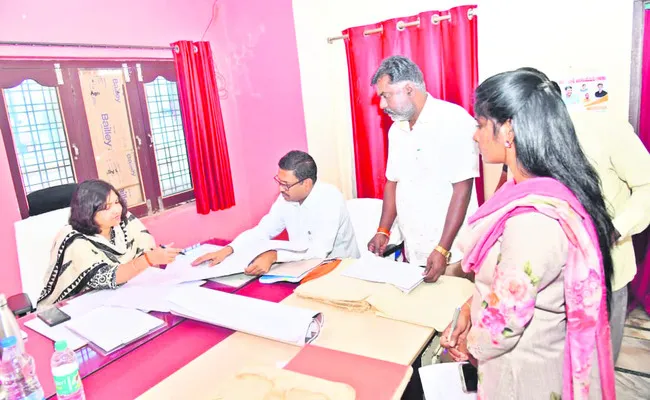 సంక్షేమ పథకాలు ప్రజలకు చేరవేయాలి 