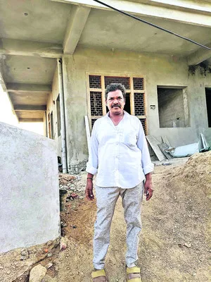 ఉడాయిస్తున్న మేసీ్త్రలు !