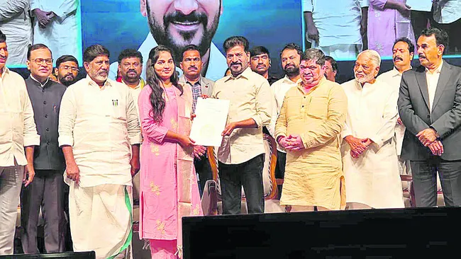 సర్కారు బడిలో చదువు.. చక్కని కొలువు 