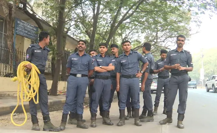 Tension At Talengana Bhavan BRS Leaders Meet