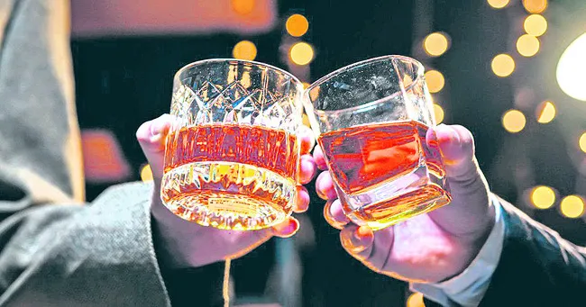 ఎడాపెడా తాగేశారు..! 