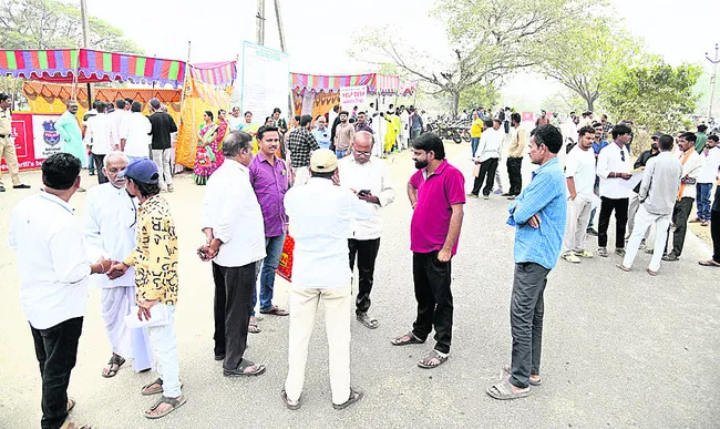 రెండోరోజు 141నామినేషన్లు
