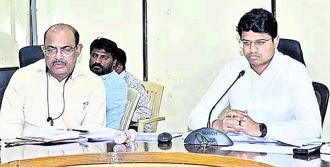 ఎల్‌ఆర్‌ఎస్‌ ఫైళ్లపై అలసత్వం వీడాలి 