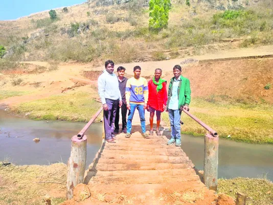 ఆదివాసీల సంక్షేమం పట్టని సర్కారు