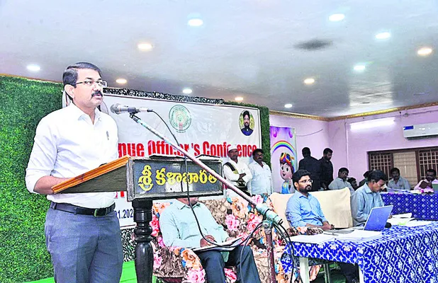 భూ రికార్డుల్లో తప్పులవల్లే రైతులకు ఇబ్బందులు 