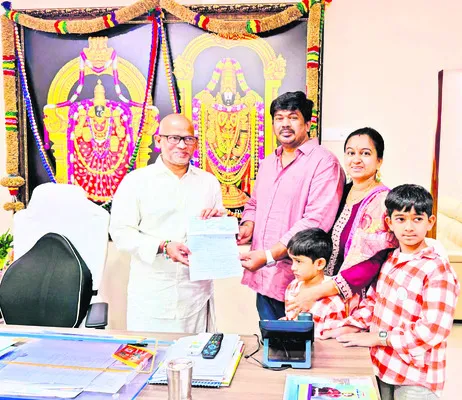 వసతి సౌకర్య పథకానికి రూ.10 లక్షల విరాళం  