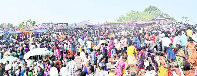 అవస్థల నడుమ..